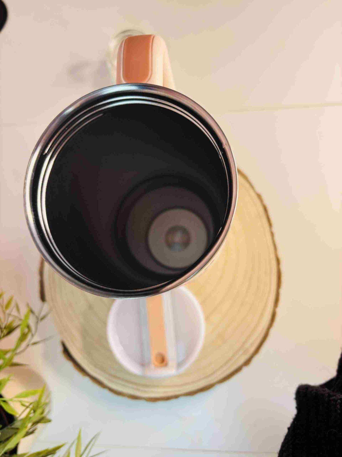 💋Stan Cup Pink Power: Borraccia Termica con Messaggio di Resistenza - Incanta Shop